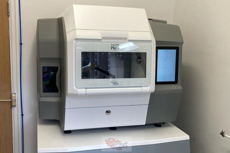 دستگاه فرز دندانپزشکی 5 محوره